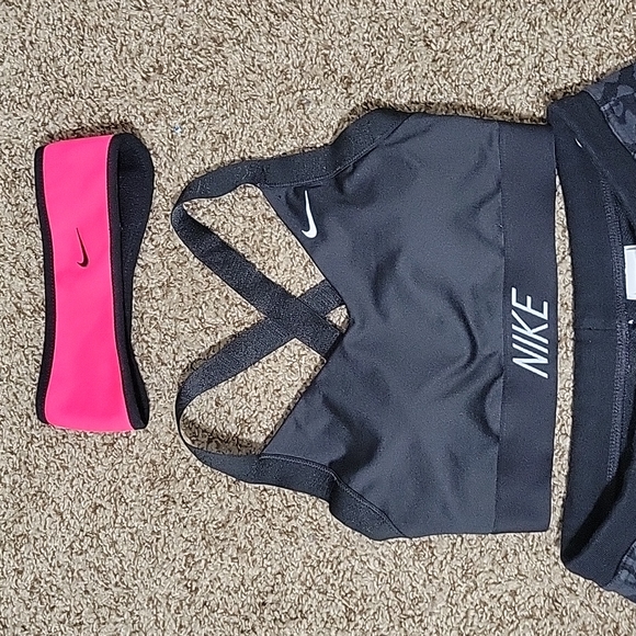 Set of Nike Women's Sz S - Picture 2 of 14